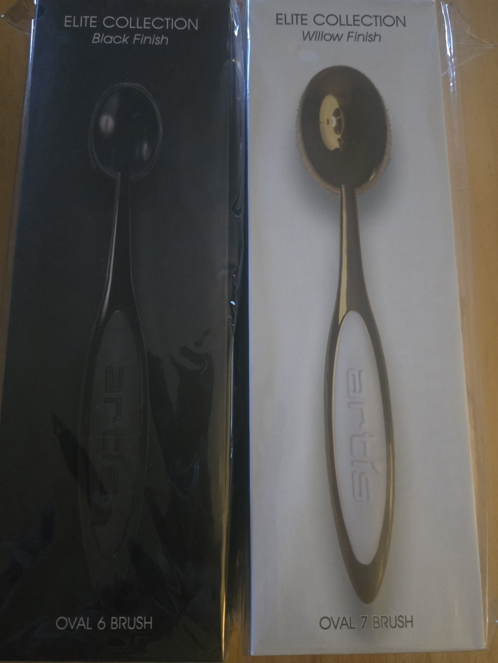 Artis Oval 6 & Oval 7 Brush Set — Black & Willow